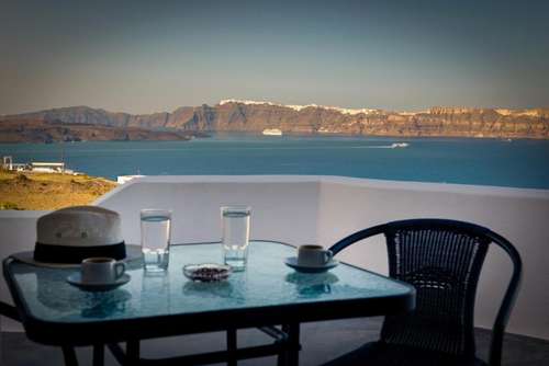 www.pancratium-santorini.com