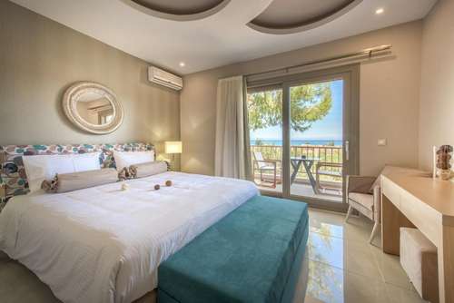 www.hotel-koukounaria.com