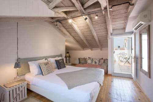 www.hotel-adiandi.com