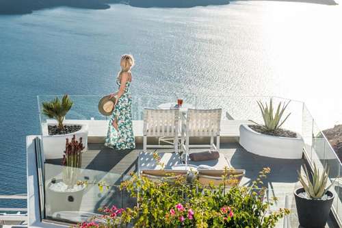 www.ontherocksantorini.com