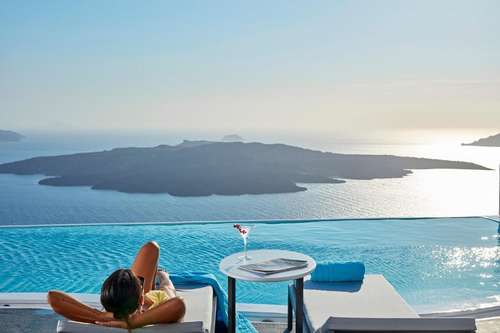 www.cosmopolitan-santorini.com