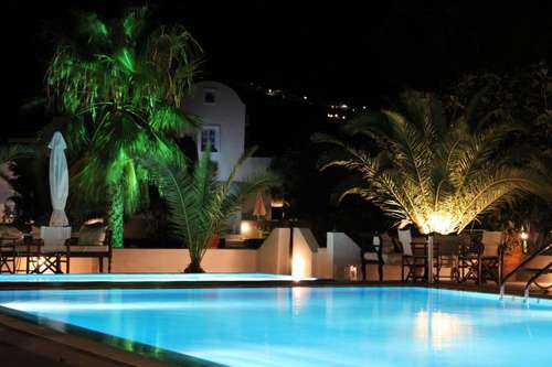 www.pelagos-hotel-oia.com