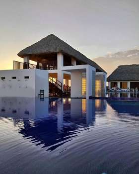 www.hotelmayajade.com