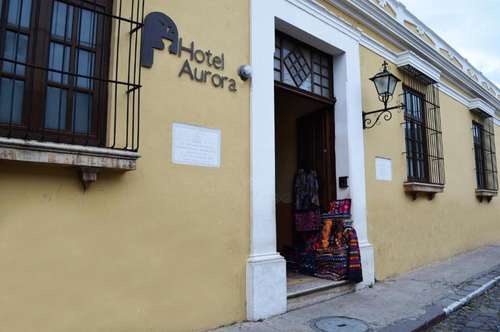 www.hotelauroraantigua.com