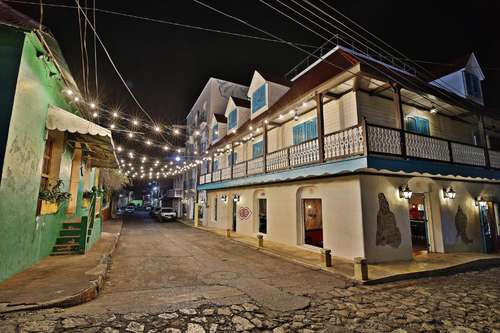 www.hotelisladeflores.com