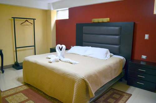www.hotelcastillodelosaltos.com