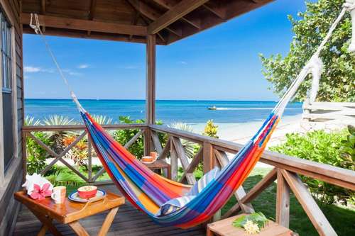 www.lasrocasresort.com