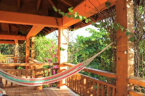 www.hotelseremeinroatan.com