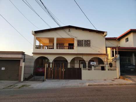 www.hostal-altamira.com
