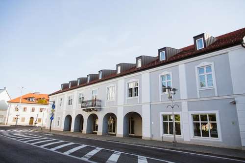 www.hotelstaralika.hr