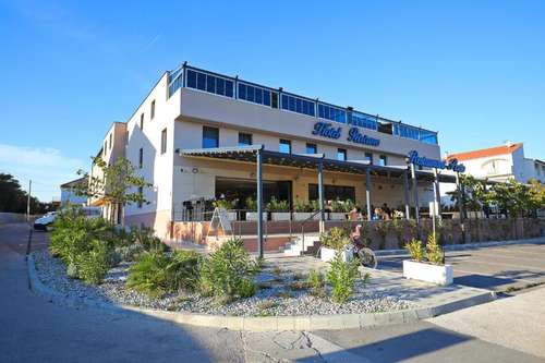 www.hotelpetrcane.com