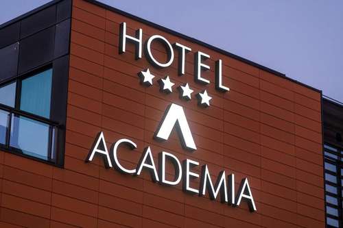 www.hotelacademia.hr