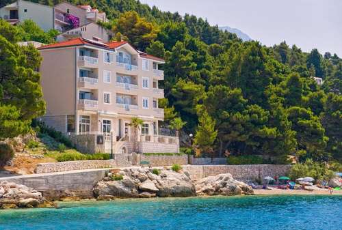 www.hotel-brela.com