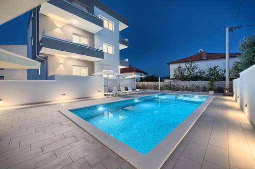 www.hotel-trogirskidvori.com