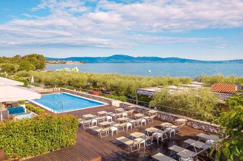 www.hotel-vila-rova.com