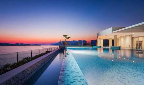 www.hotelroyalblue.com