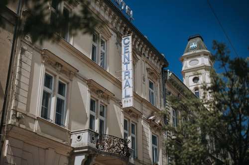 www.hotel-central-os.hr
