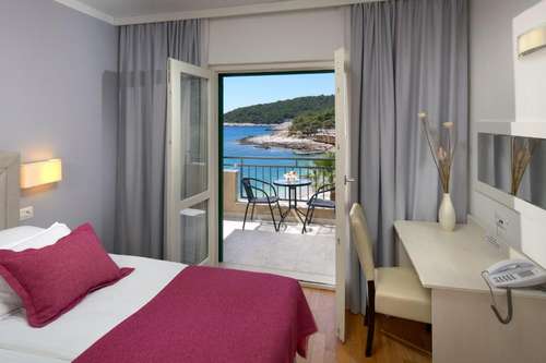 www.fortunahotelhvar.com