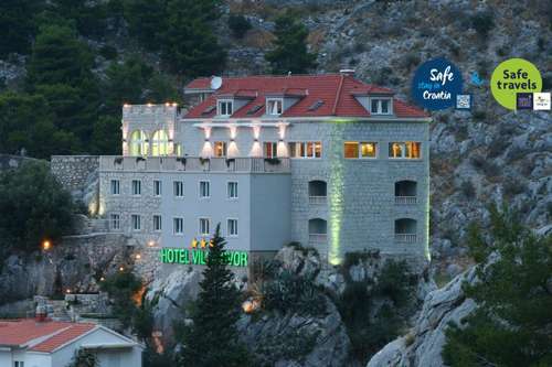 www.hotel-villadvor.hr