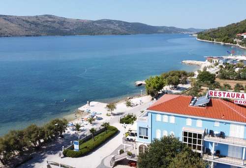 www.villamediteranatrogir.com