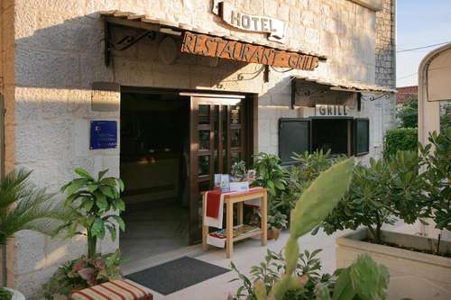 www.trogirhotel.com