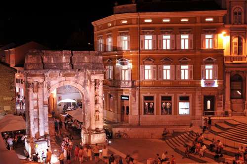 www.boutiquehostel-joyce.com