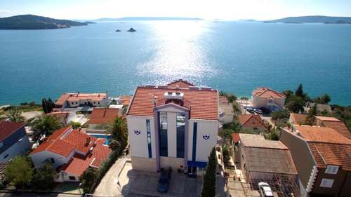 www.hotel-viktorija.com