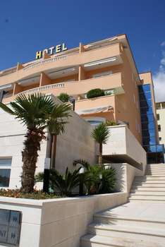 www.hotel-rosina.com
