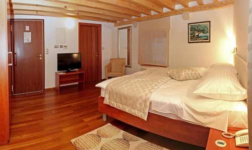 www.hotel-monika.com.hr
