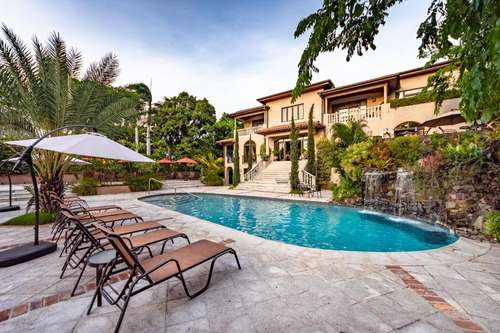 www.hotelvillatherese.com