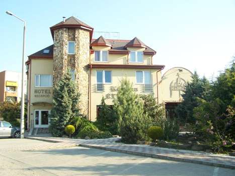 www.koronahotel.com