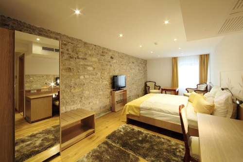 www.hotelmalomkert.hu