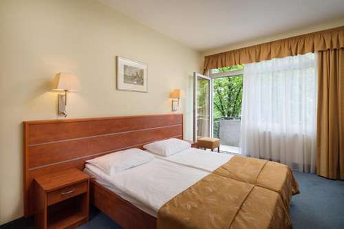 www.hotelbenczur.hu