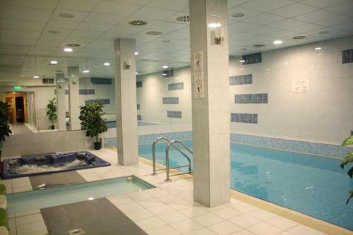 www.zuglohotel.hu
