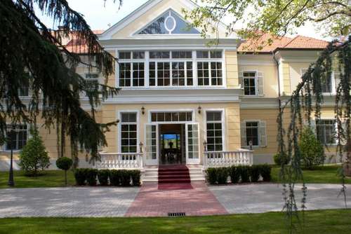 www.chateau-visz.com