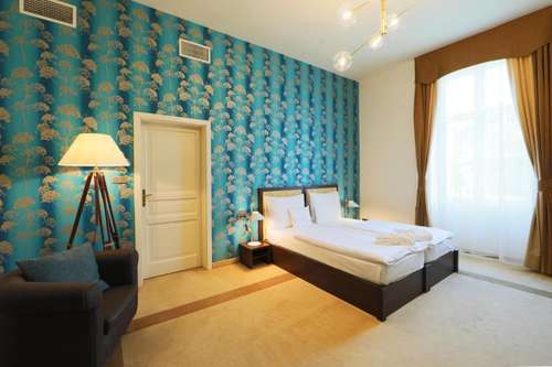 www.hotelipoly.hu
