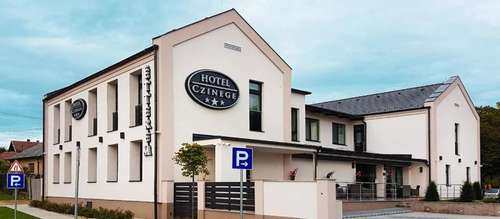 www.hotelczinege.hu