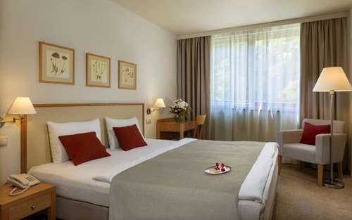 www.hotelcastlegarden.com