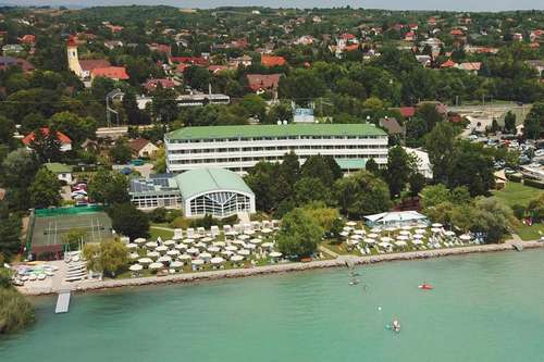 www.hotelmarinaport.hu