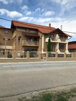 www.royalpanzio.hu