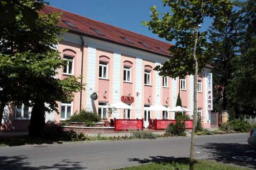 www.parkhotel-nagyatad.hu