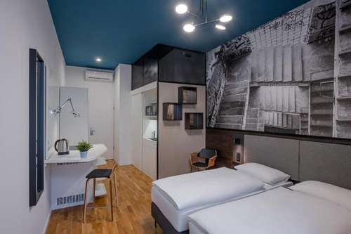 www.deanscollegehotel.com