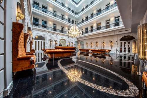 www.prestigehotelbudapest.com