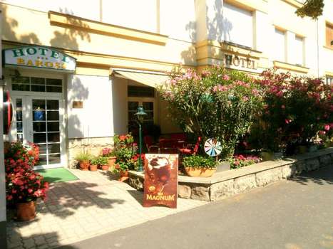 www.hotel-baross.hu