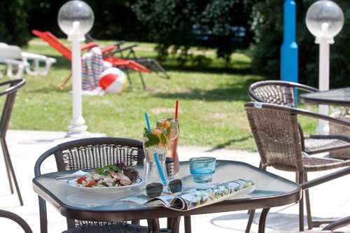 www.holidayhotelbalaton.hu