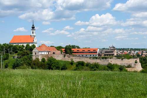 www.pecsvaradivar.hu