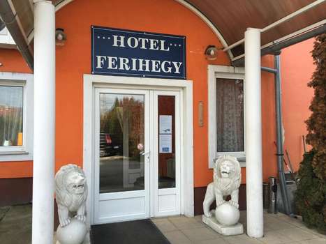 www.hotelferihegy.hu