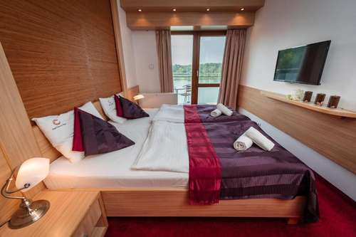www.hotelcorvus.hu