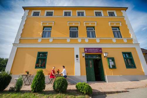www.hotelcabernet.hu