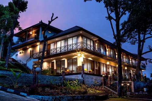 www.villasawahresort.com